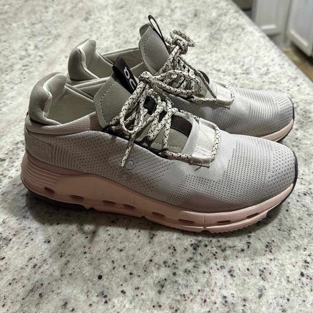 WOMEN'S ON CLOUDNOVA RUNNING SHOES